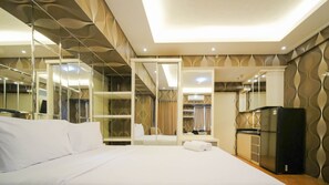 Individually decorated, individually furnished, free WiFi - Comfy Studio Connected To Mall At Tanglin Supermall Mansion Apartment (Surabaya)