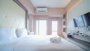 Deluxe Studio | Individually decorated, individually furnished, free WiFi - Cozy Studio With Connected To Mall At Orchard Supermall Mansion Apartment (Surabaya)