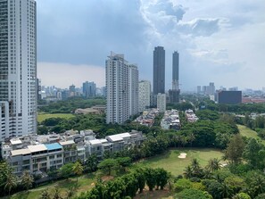 إطلالة على المدينة من المنشأة