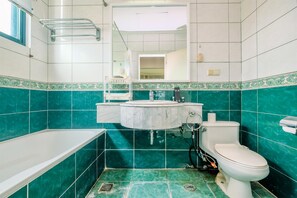 Bathroom - Spacious And Comfort 2Br With Maid Room At Permata Gandaria Apartment (Jakarta)