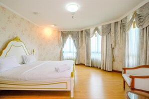 2 bedrooms, individually decorated, individually furnished, free WiFi - Spacious And Comfort 2Br With Maid Room At Permata Gandaria Apartment (Jakarta)