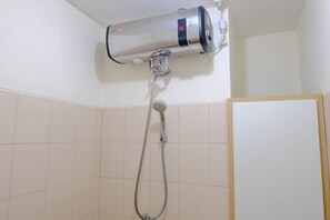 Bathroom - Cozy And Homey 2Br Tamansari Panoramic Apartment (Bandung)