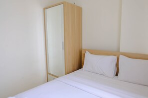 Deluxe Apartment, 2 Bedrooms | 2 bedrooms, individually decorated, individually furnished, free WiFi