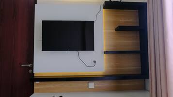 Deluxe Apartment, 2 Bedrooms | Living area