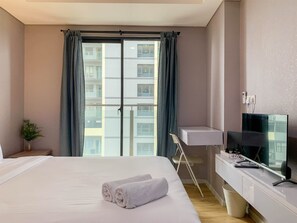 Individually decorated, individually furnished, free WiFi - Brand New And Relaxing Studio At Daan Mogot City Apartment (Jakarta)