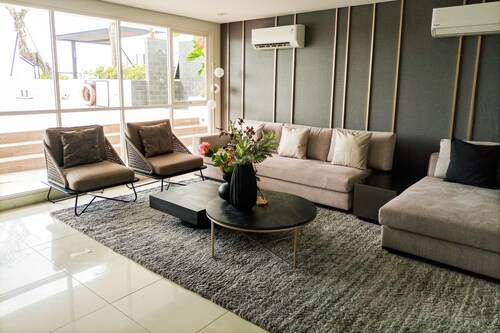 Modern Look And Comfortable Studio Barsa City Apartment