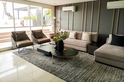 Modern Look And Comfortable Studio Barsa City Apartment