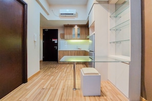 Deluxe Apartment, 1 Bedroom | Private kitchen | Full-sized fridge, stovetop - Simply Look And Homey 1Br At Casa De Parco Apartment (Pagedangan)