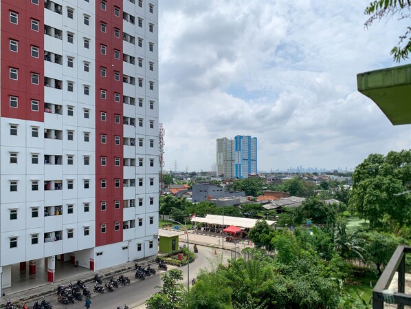 Exterior - Cozy 2Br At Delta Cakung Apartment (Jakarta)