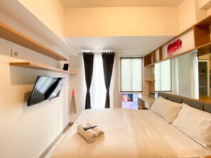 Deluxe Studio | Individually decorated, individually furnished, free WiFi