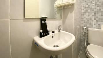 Deluxe Studio | Bathroom