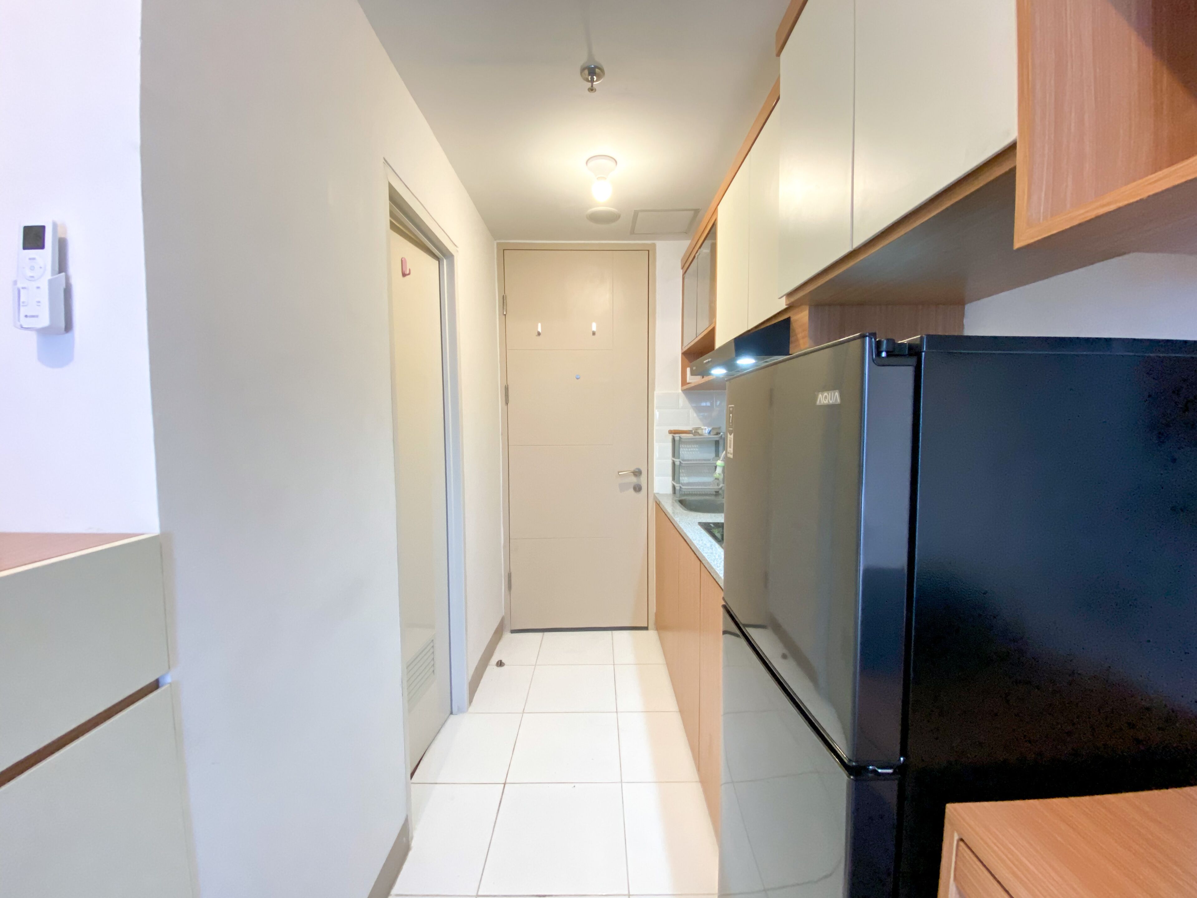 Deluxe Studio | Private kitchen | Full-size fridge, stovetop