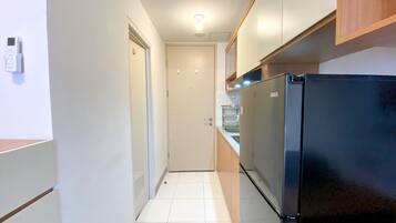 Deluxe-studio | Yksityinen keittiö | Täysikokoinen jääkaappi, liesi