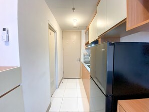 Deluxe Studio | Private kitchen | Full-size fridge, stovetop - Great Choice Studio Tokyo Riverside Pik 2 Apartment (Teluknaga)