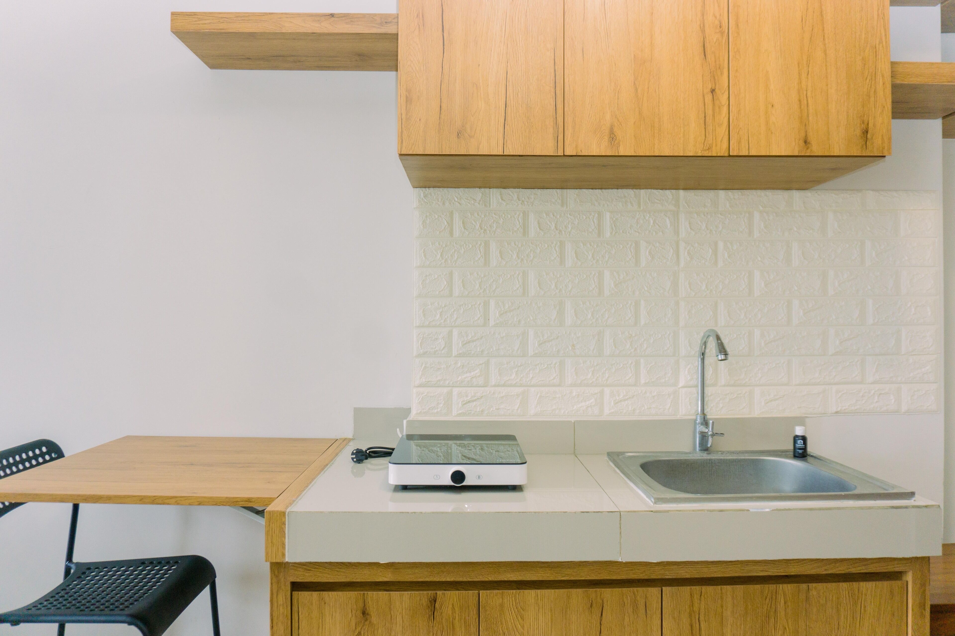 Studio Deluks | Dapur pribadi | Lemari es besar dan kompor