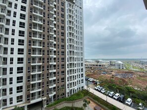 Exterior - Homey And Enjoy Living Studio Tokyo Riverside Pik 2 Apartment (Teluknaga)