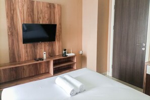 Deluxe Studio | Individually decorated, individually furnished, free WiFi - Classic Studio At Student Castle Yogyakarta Apartment (Depok)