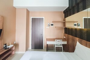 Deluxe Studio | Individually decorated, individually furnished, free WiFi - Classic Studio At Student Castle Yogyakarta Apartment (Depok)
