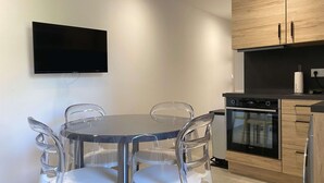 Dining - Modern 1-Bed Apt near Thau Lagoon, A/C & Internet, Close to Town Center (Balaruc-les-Bains)