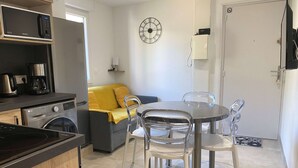 Interior - Modern 1-Bed Apt near Thau Lagoon, A/C & Internet, Close to Town Center (Balaruc-les-Bains)