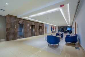 Lobby sitting area - Jood Hotel Apartment (Dubai)