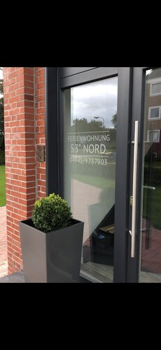 2 Schlafzimmer, 80 qm helle  Obergeschosswohnung  in Stadtvilla. Innenstadtlage.