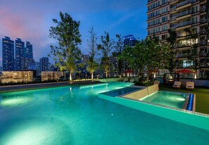 Outdoor pool - SILQ Hotel And Residence (Bangkok)