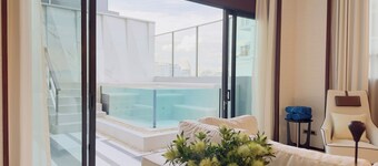 SILQ Hotel And Residence