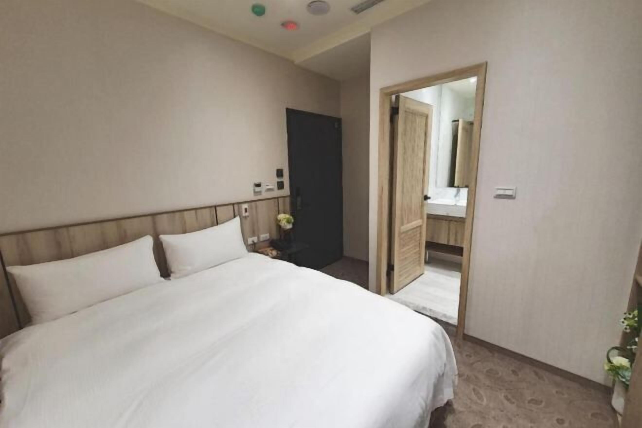 Minibar, két bảo mật tại phòng, màn/rèm cản sáng 