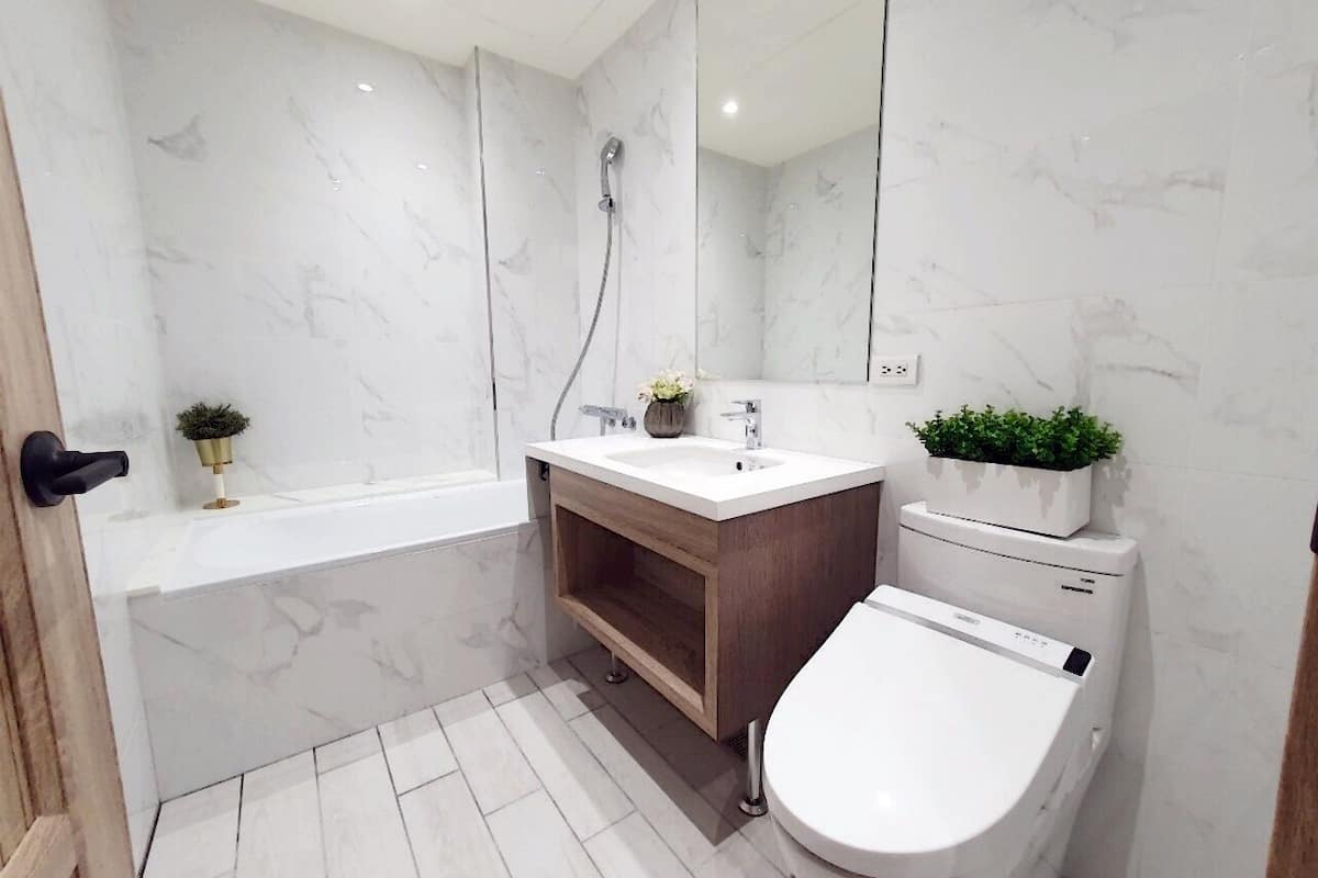 suite with city view | bathroom | free toiletries, hair dryer, slippers, shampoo