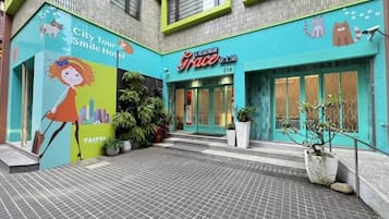 المنشأة من الخارج