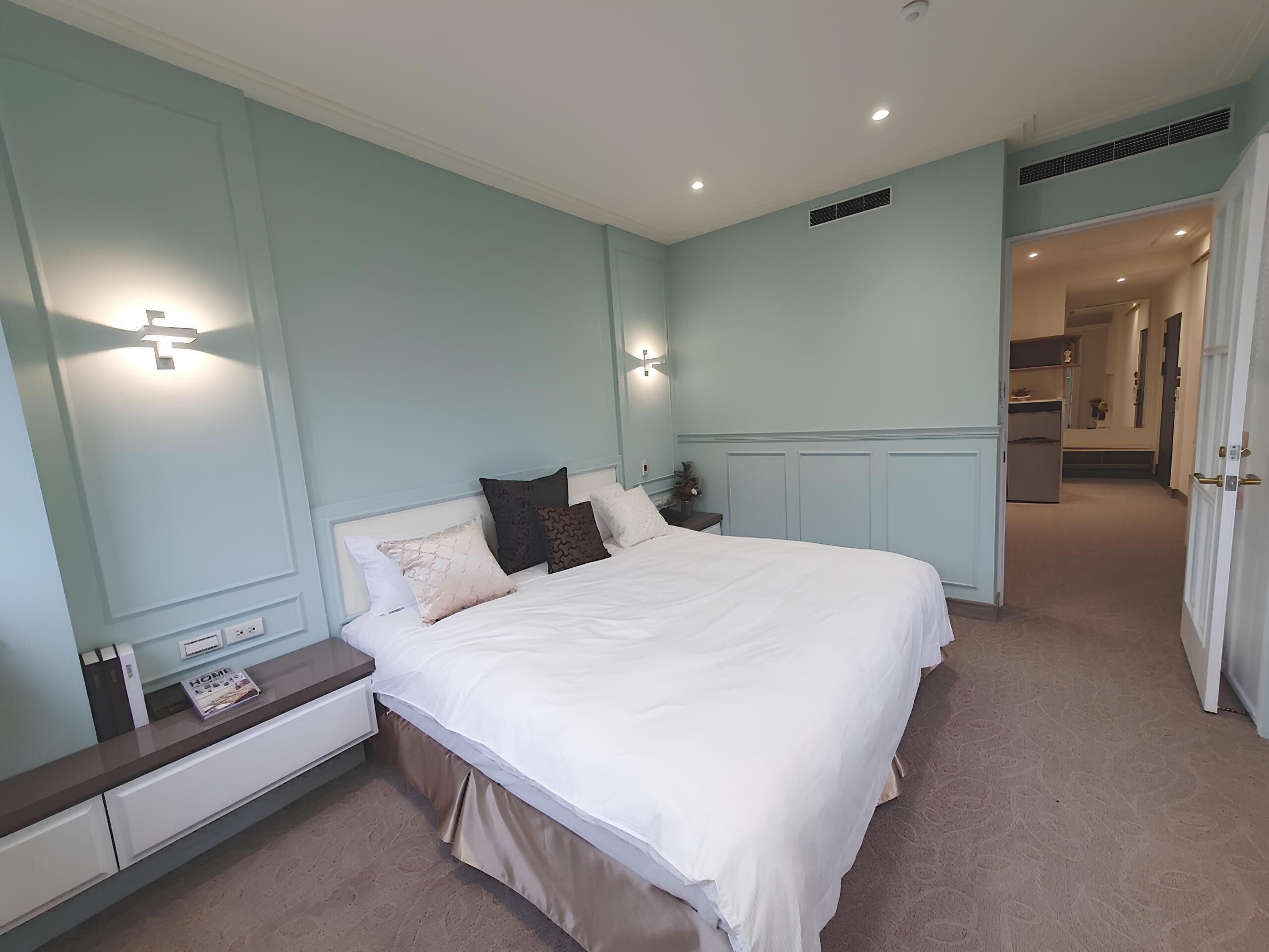 suite with city view | minibar, in-room safe, blackout curtains, iron/ironing board