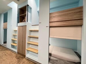 Minibar, in-room safe, blackout drapes, iron/ironing board - GRACE HOTEL DUNBEI (Taipei)