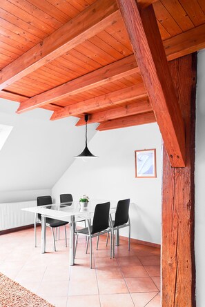 Dining - Family-friendly holidays at the Julianenhof: 10 minutes from the natural beach (Hagermarsch)