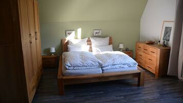 2 Schlafzimmer, Schreibtisch, Bügeleisen/Bügelbrett, kostenloses WLAN