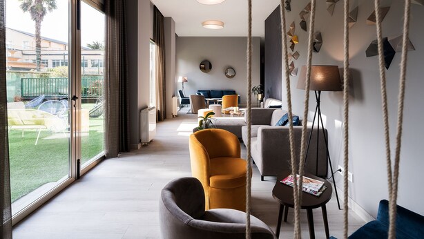 Lobby sitting area - Someso Apartamentos Turísticos (A Coruña)