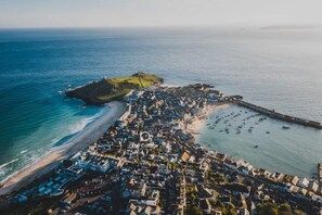 Beach nearby - Situated on one of St Ives's most iconic streets, (St Ives)