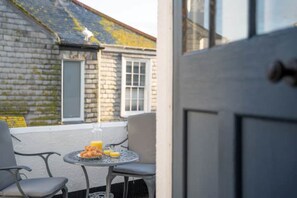 Outdoor dining - Situated on one of St Ives's most iconic streets, (St Ives)