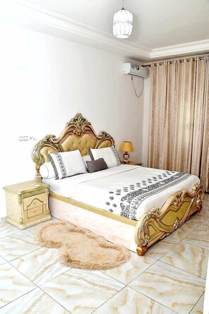 Comfort Room | Premium bedding, down comforters, pillowtop beds, in-room safe - Gfac Hotel  (Yaoundé)