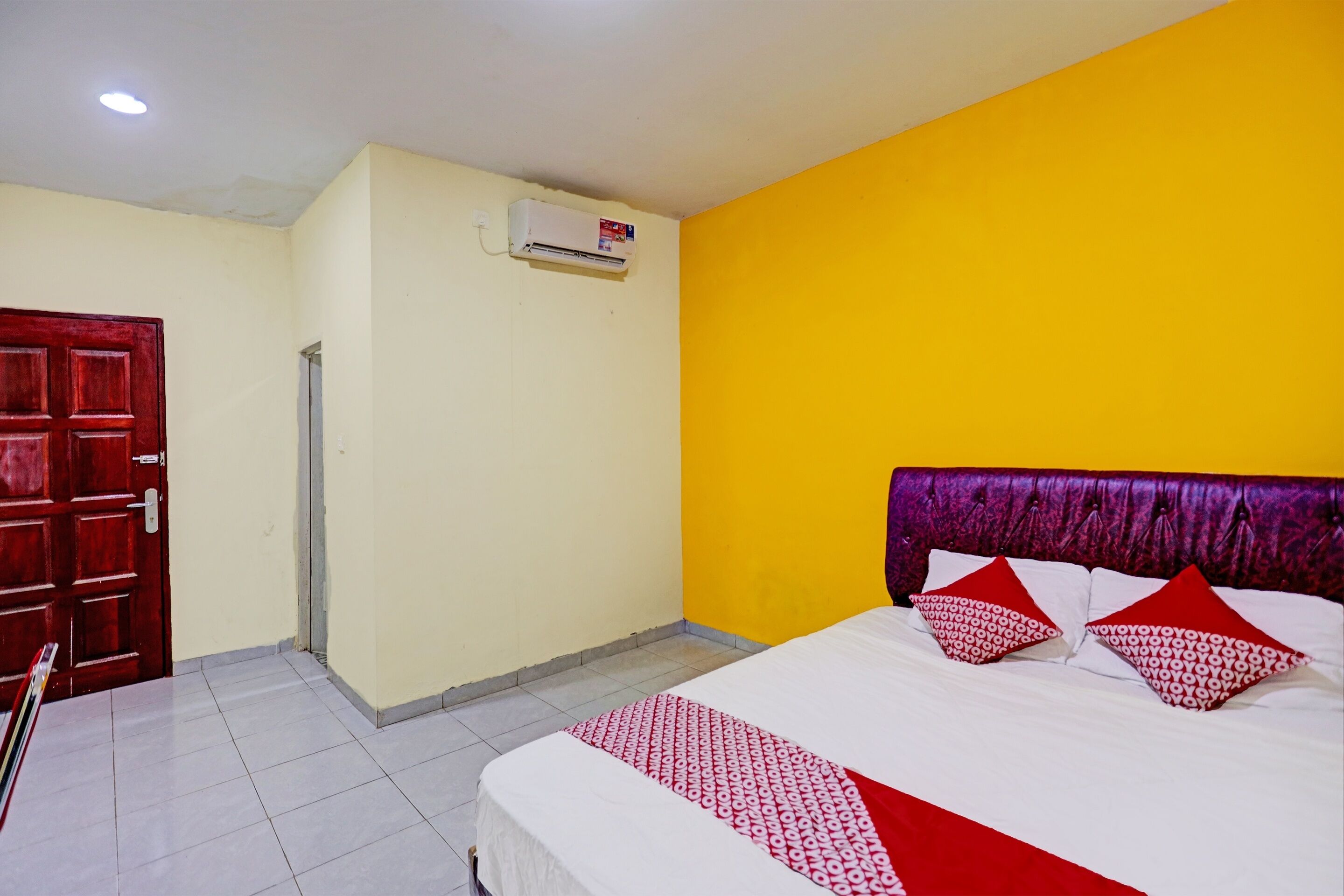 standard double room | laptop workspace, blackout curtains, free wifi, bed sheets