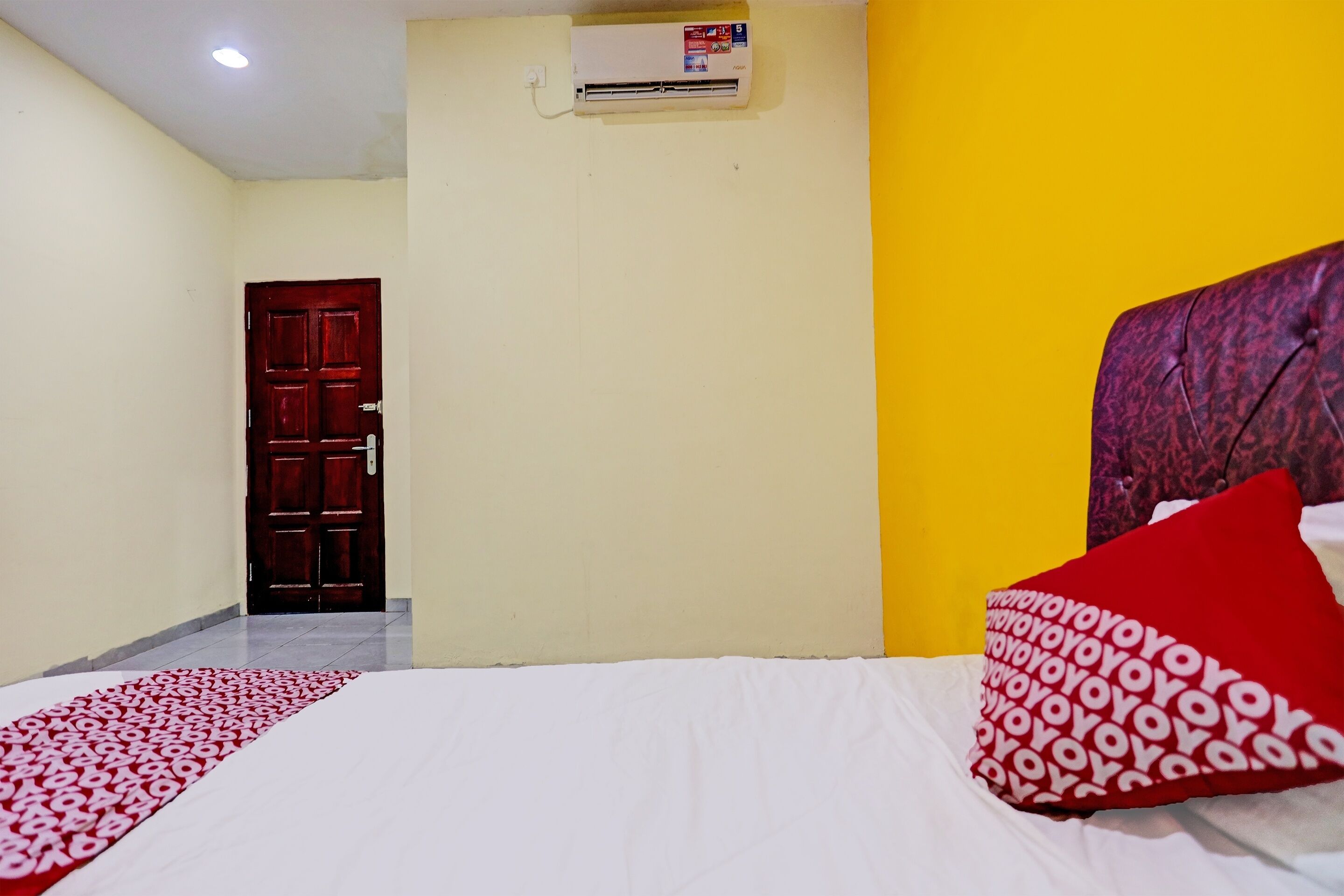 standard double room | laptop workspace, blackout curtains, free wifi, bed sheets