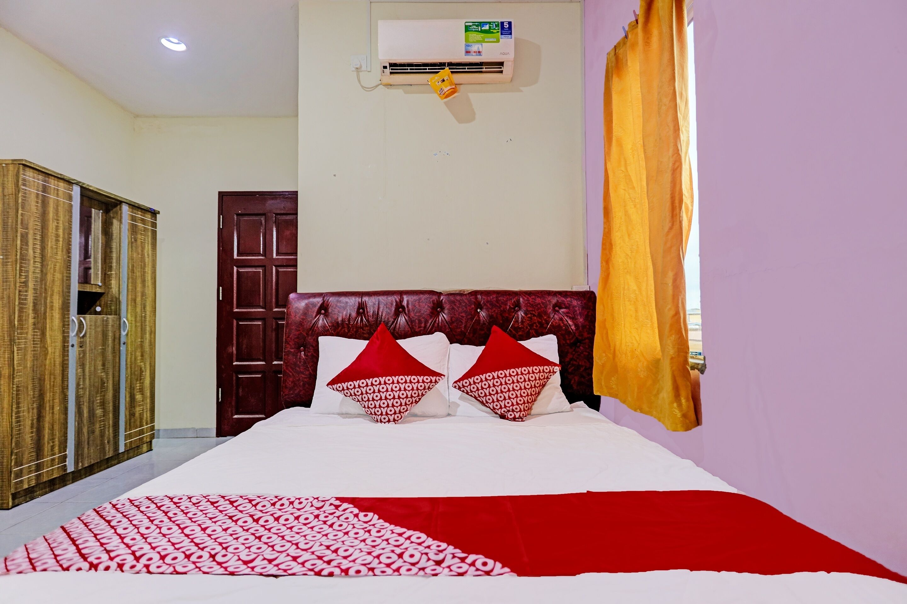 standard double room | laptop workspace, blackout curtains, free wifi, bed sheets