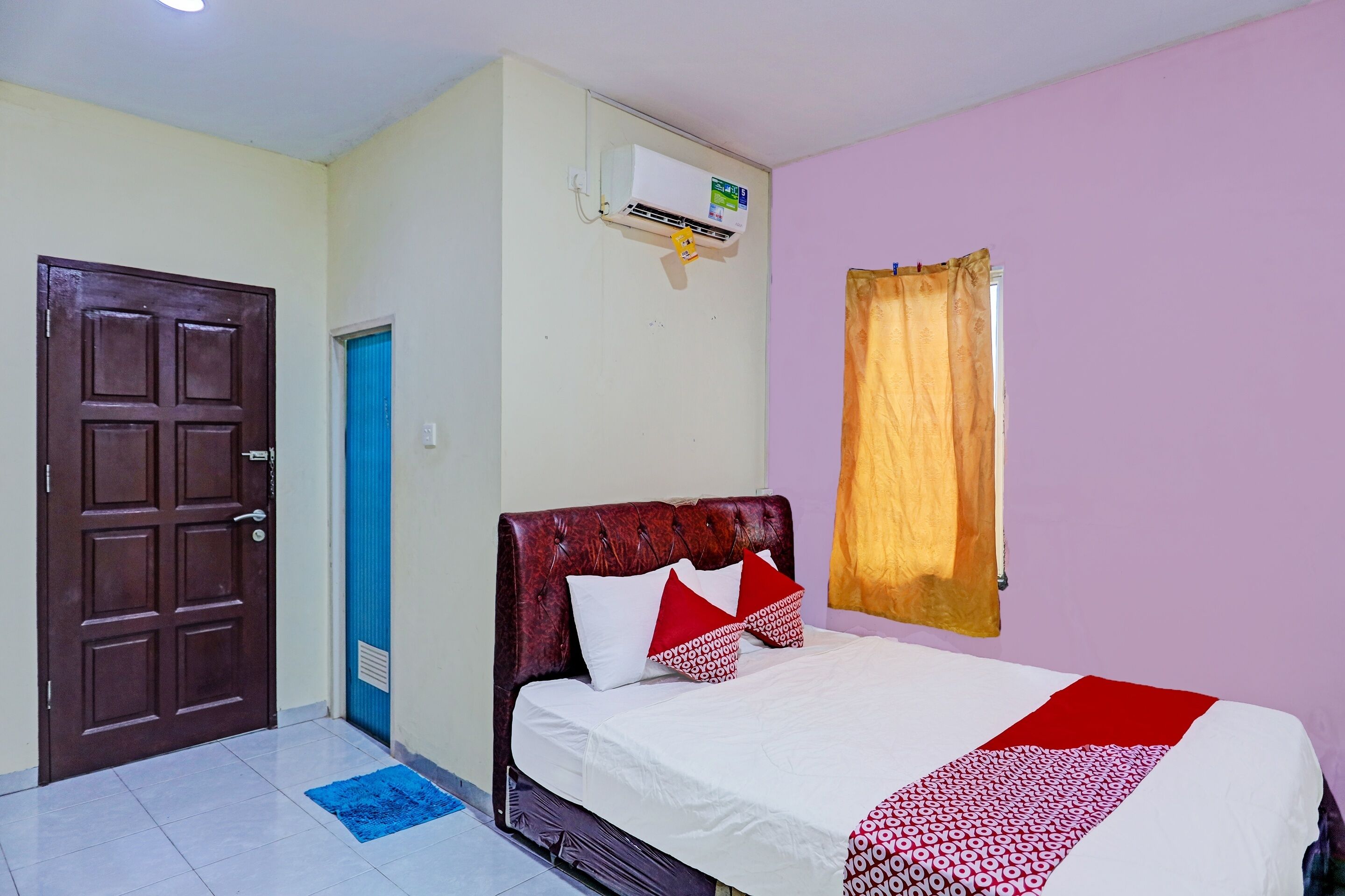 standard double room | laptop workspace, blackout curtains, free wifi, bed sheets