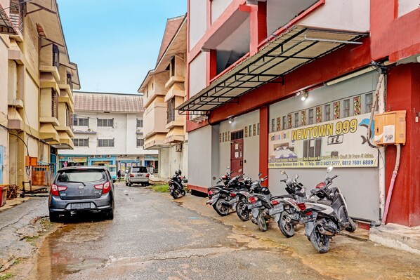 Front of property - Hotel O New Town Syariah (Batam)