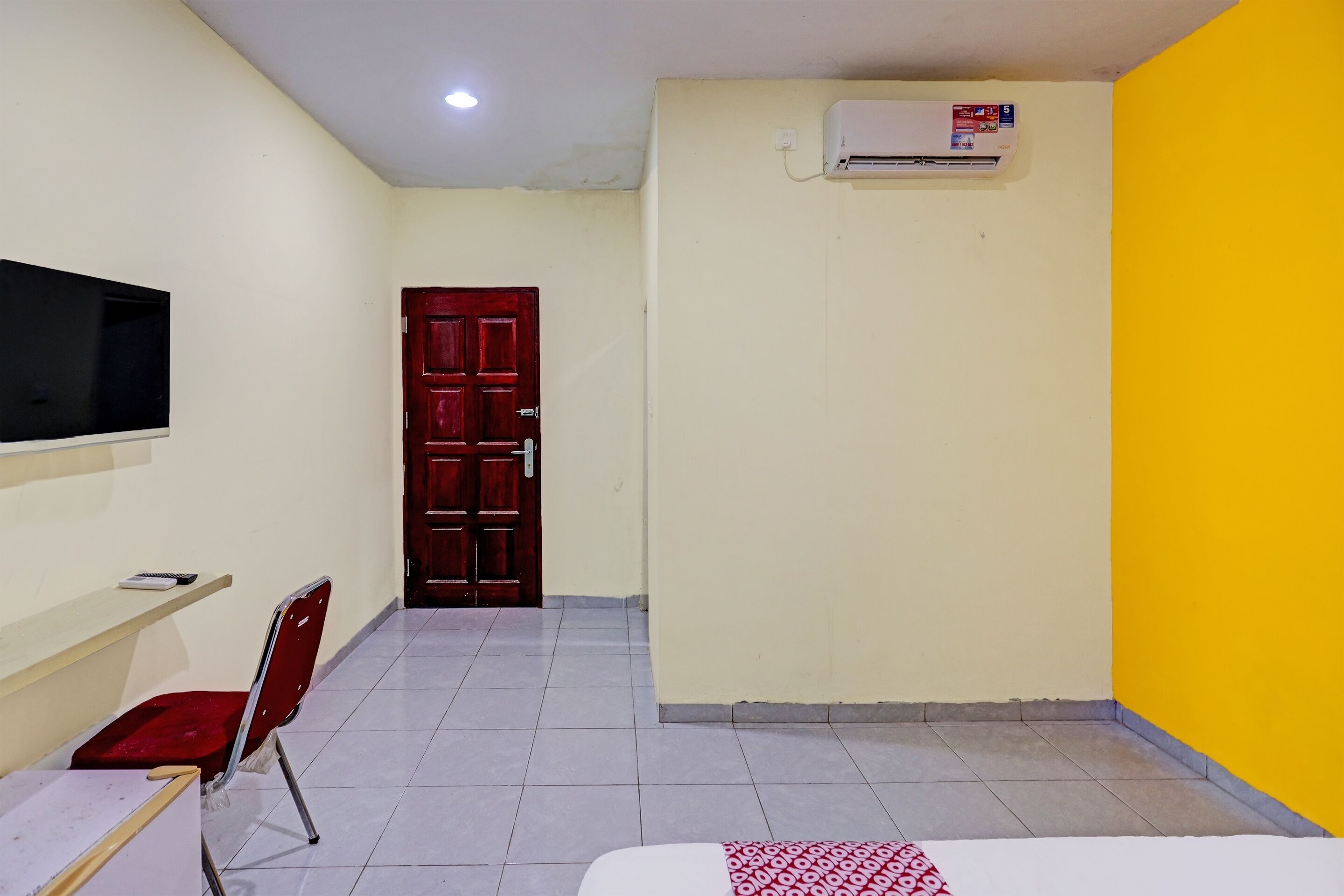 standard double room | laptop workspace, blackout curtains, free wifi, bed sheets