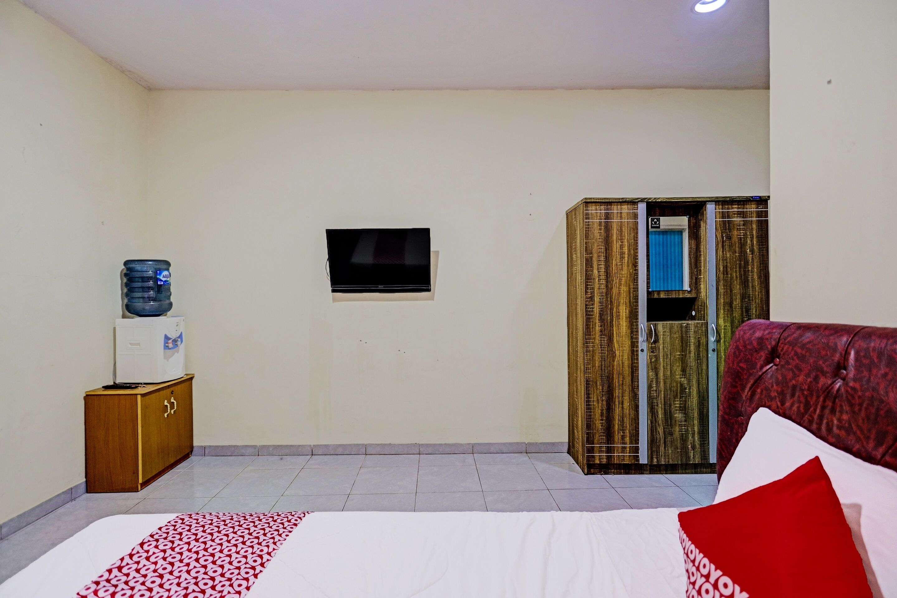 standard double room | laptop workspace, blackout curtains, free wifi, bed sheets