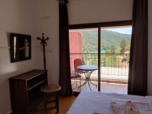 Double Room, Balcony | Soundproofing, free WiFi