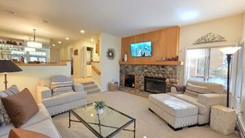 Apartment, 2 Bedrooms | Living area