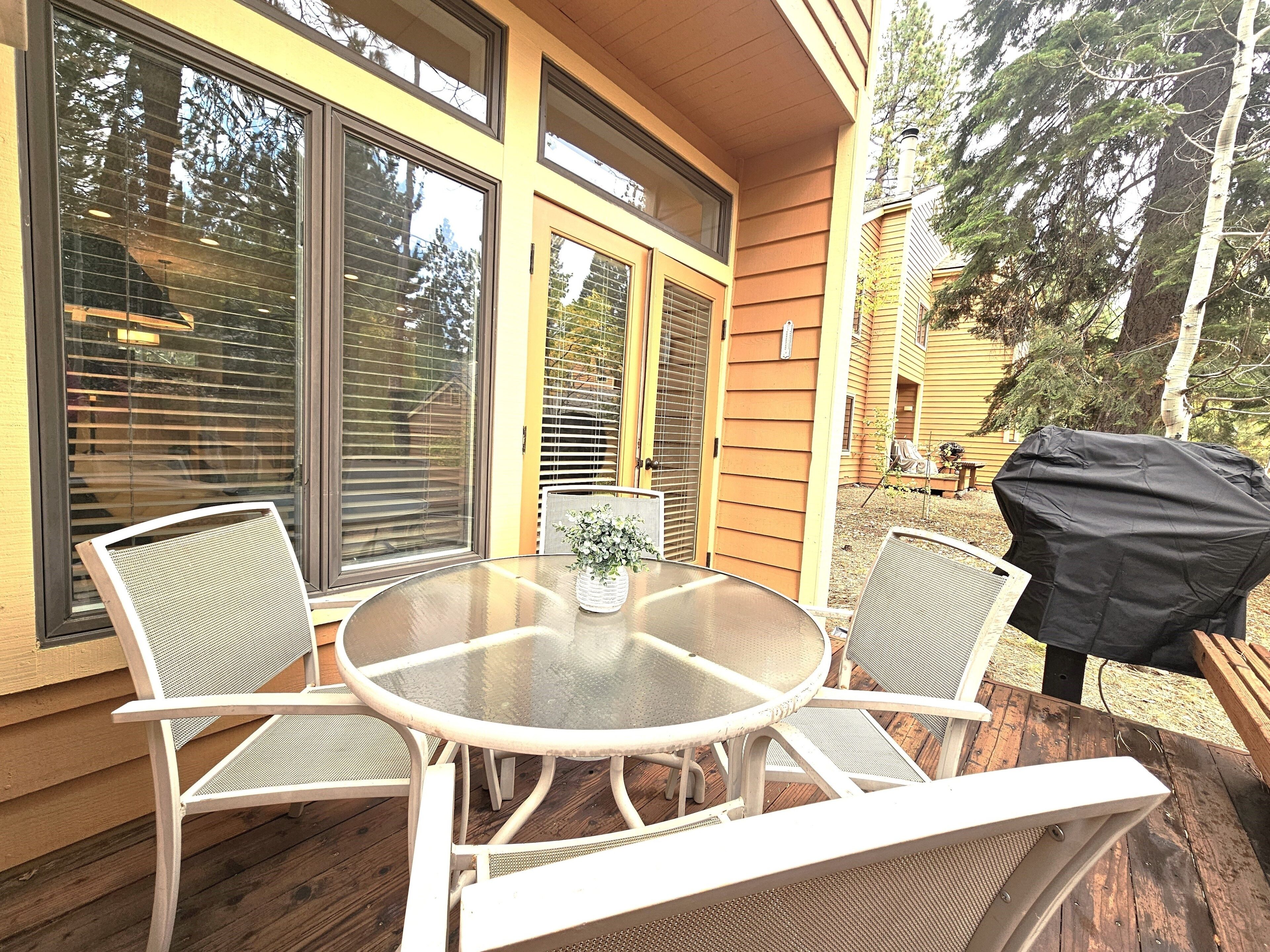 Appartement, 2 chambres | Restauration en plein air