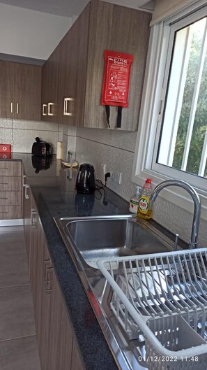 아파트 | 전용 주방 | 냉장고, 오븐, 쿡탑, 전기 주전자